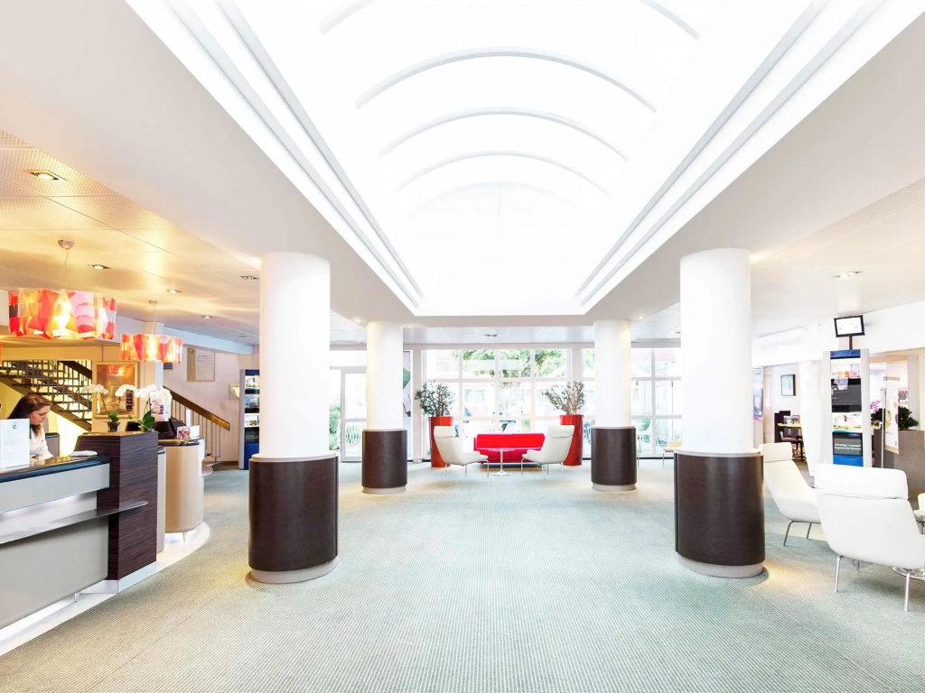 Lobby & Reception