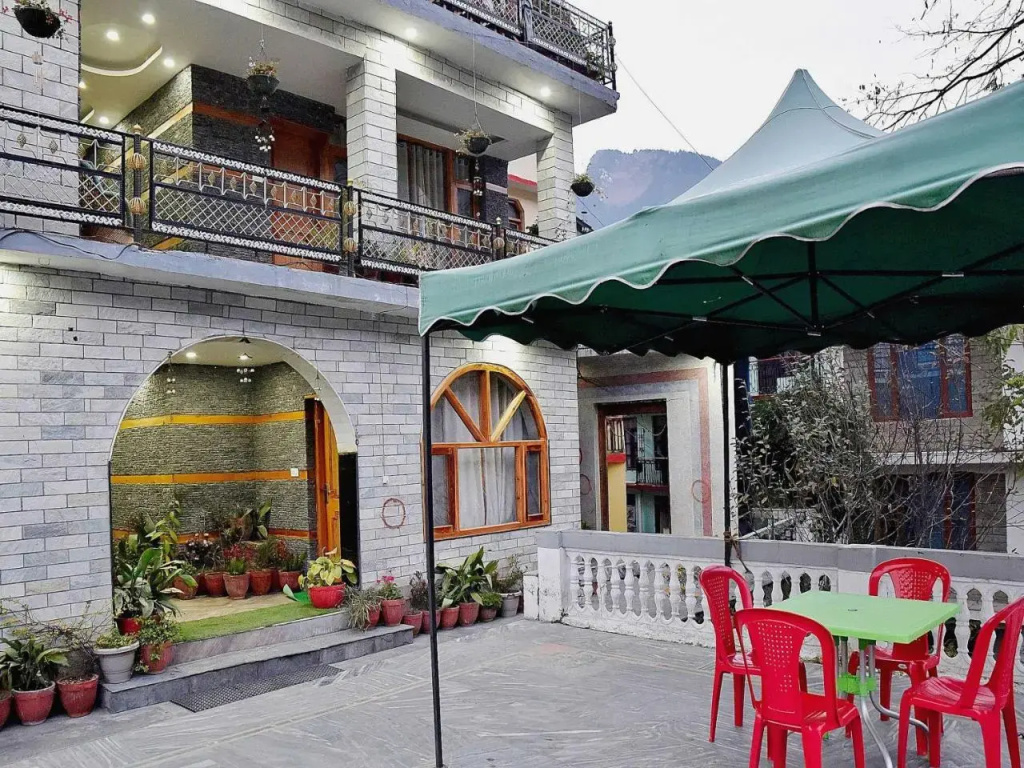 OYO 10372 Hotel Whistling Winds