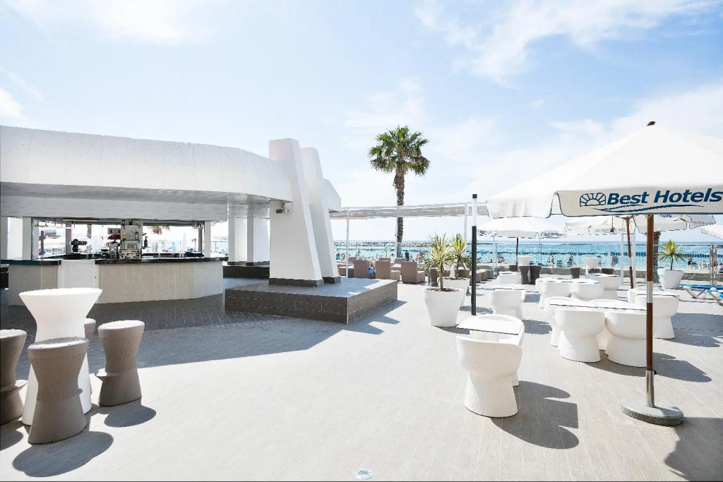 Beach & Waterfront