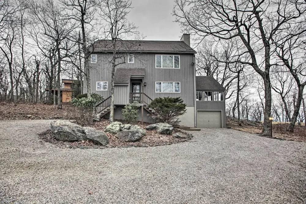 Mountaintop Wintergreen Resort Home w/ Deck, Views