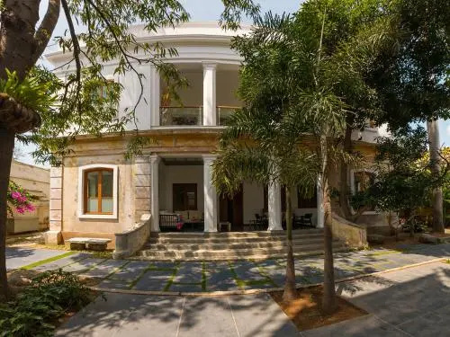 La Villa Hotel