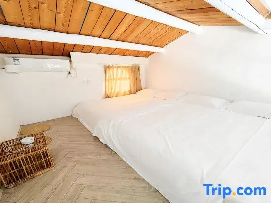 Standard Double Duplex room with pool view (twin beds)