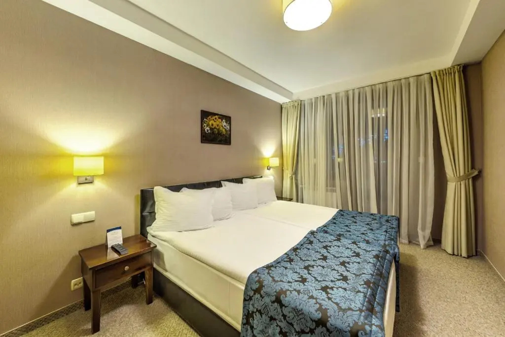 Executive Suite with mountain view