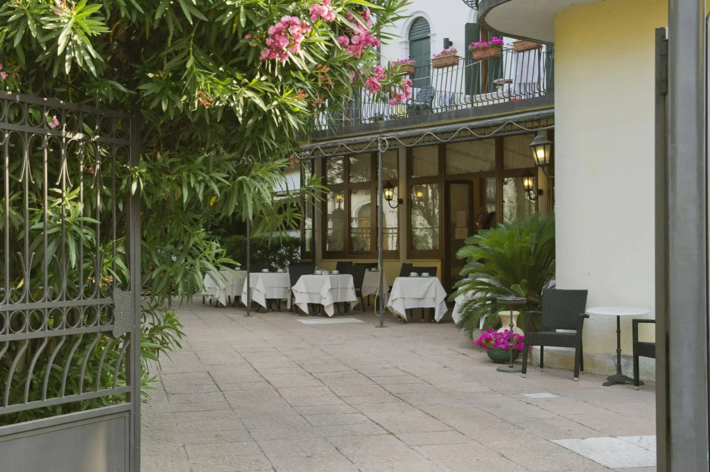 Hotel photo 13