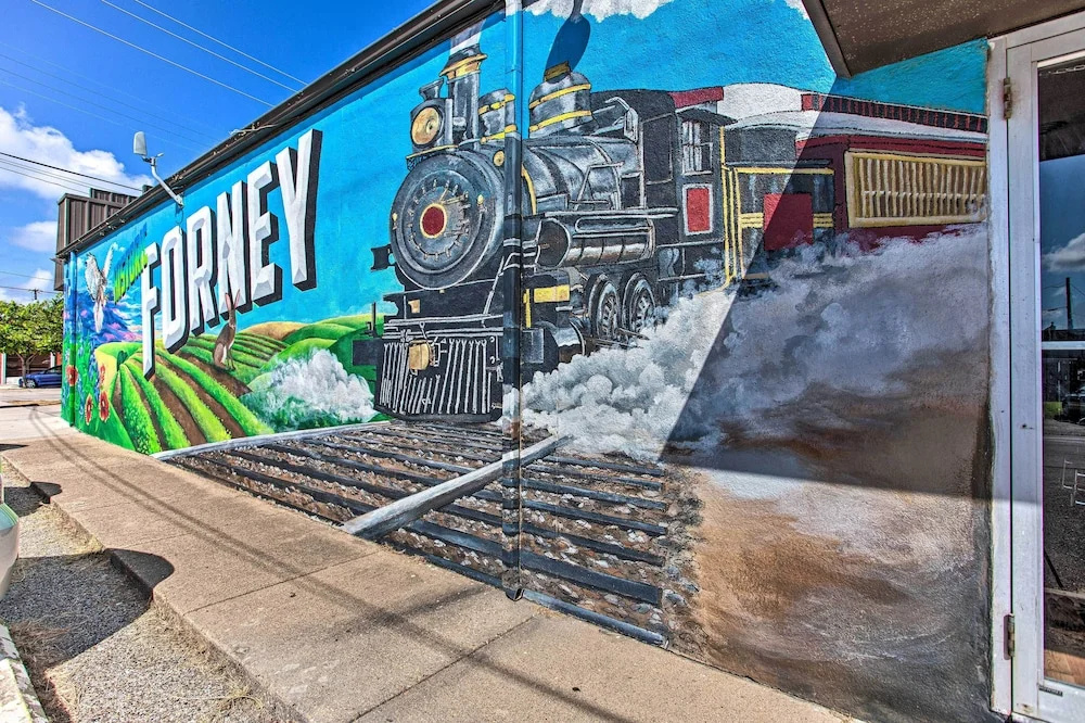 Walk to Dtwn Forney: 'gigi's Place' w/ Fire Pit