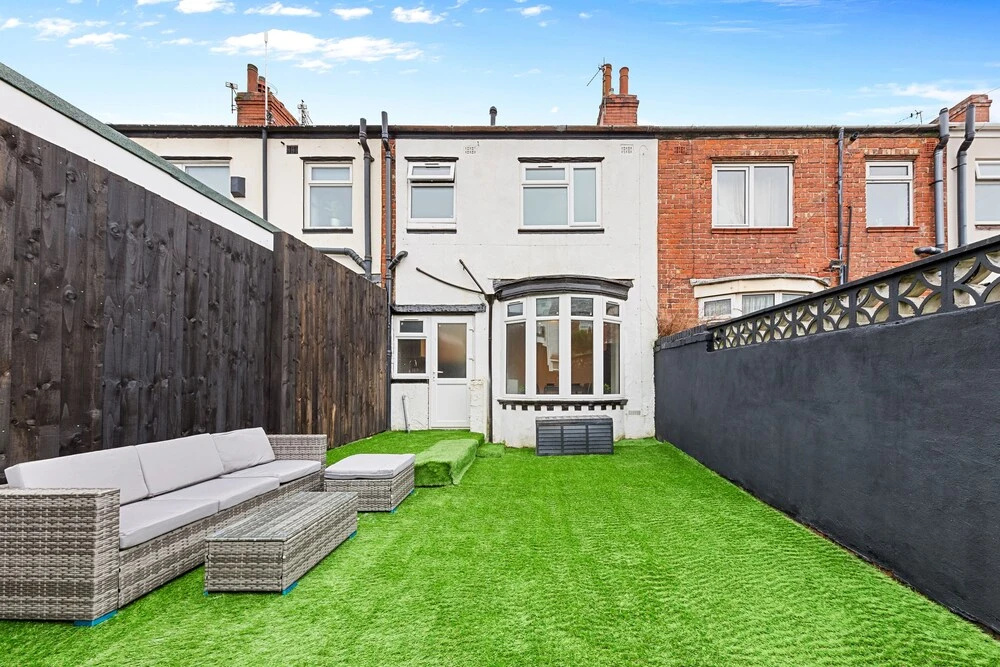 2 Bed Flat - Sleeps 8 - Pets - Parking - Wifi