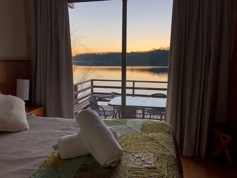 2 Bedrooms Bungalow with balcony and with lake view