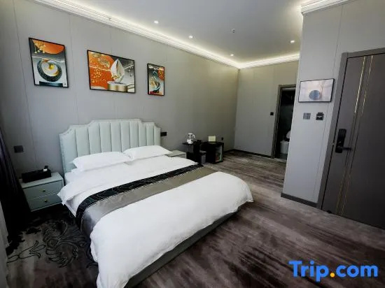 Deluxe Double room (full double bed)