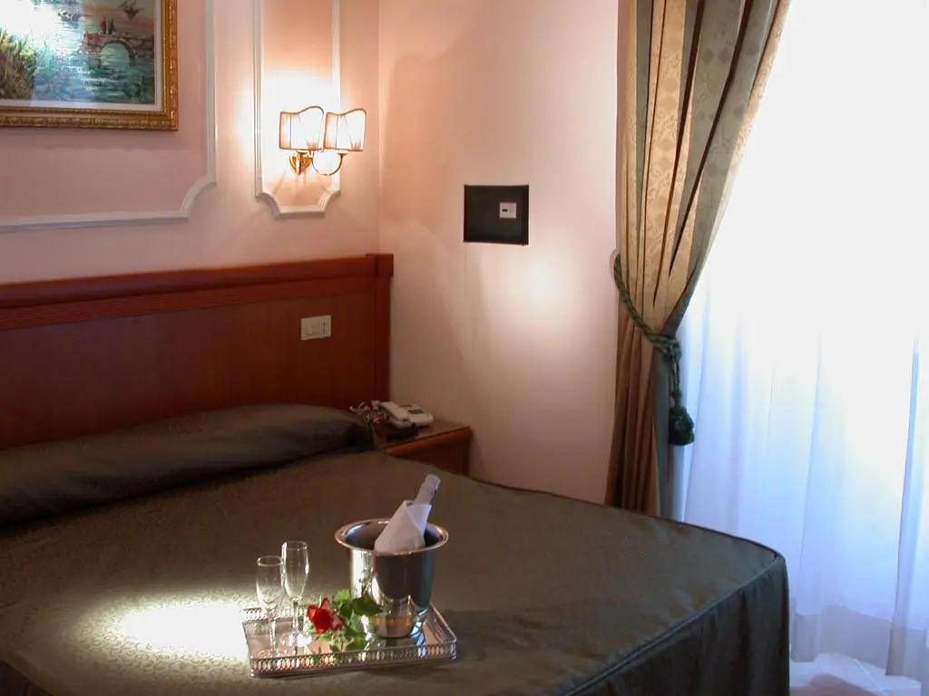 Hotel Philia Rome - Tap to explore photos