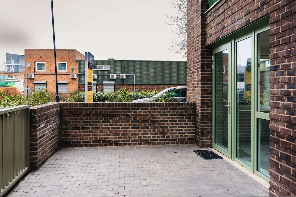 LUX Riverside Duplex Masionette By LCY Excel