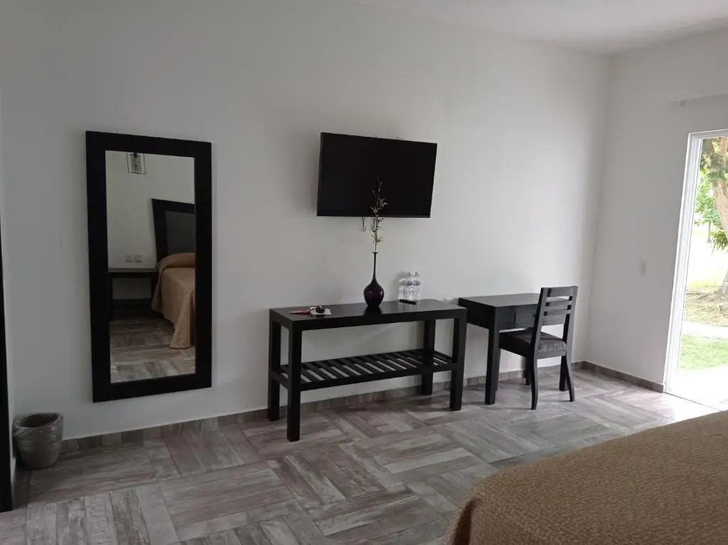 Deluxe Double room (full double bed)