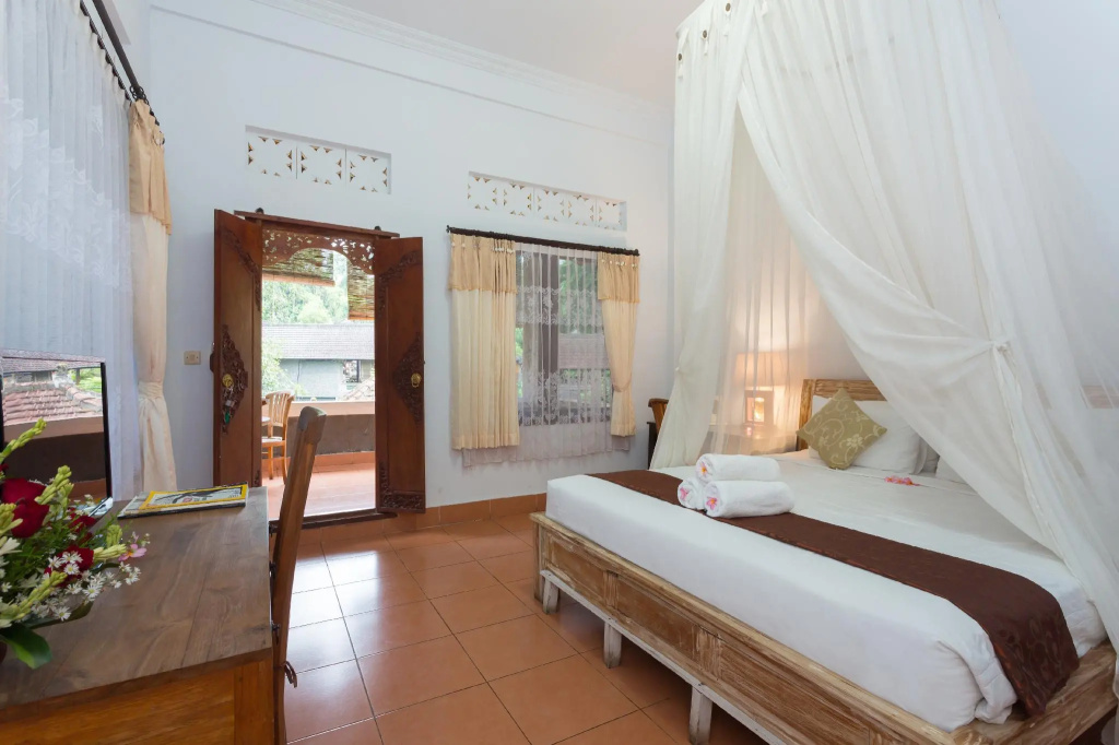 Deluxe Double room (full double bed)