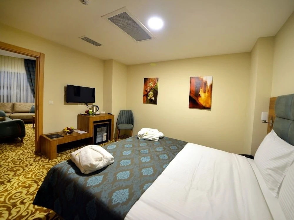 1 Bedroom Deluxe Double room with balcony (full double bed)