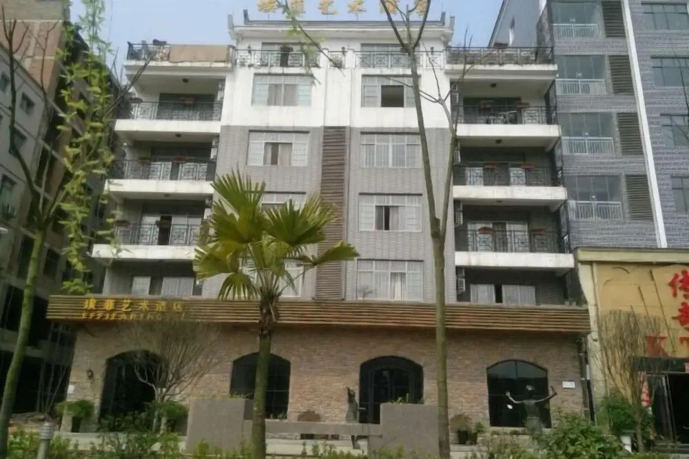 Eiffel Art Hotel