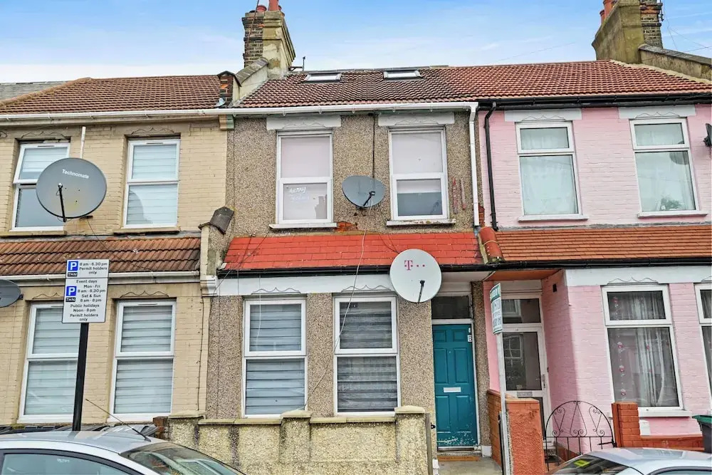 2-bed - Sleeps 4 - With Garden