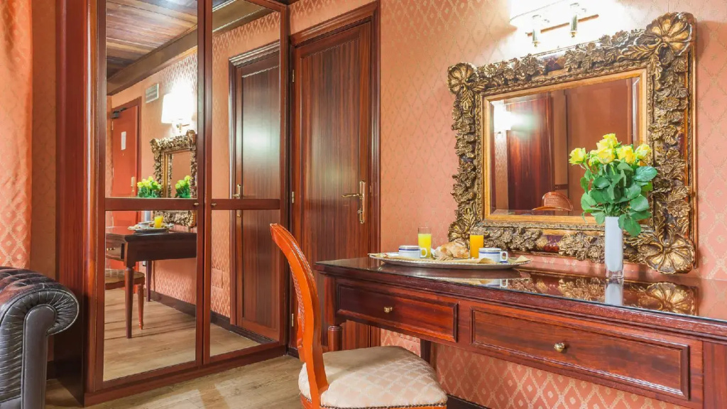 Hotel photo 12