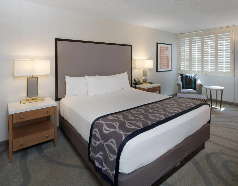 California Hotel and Casino - 4