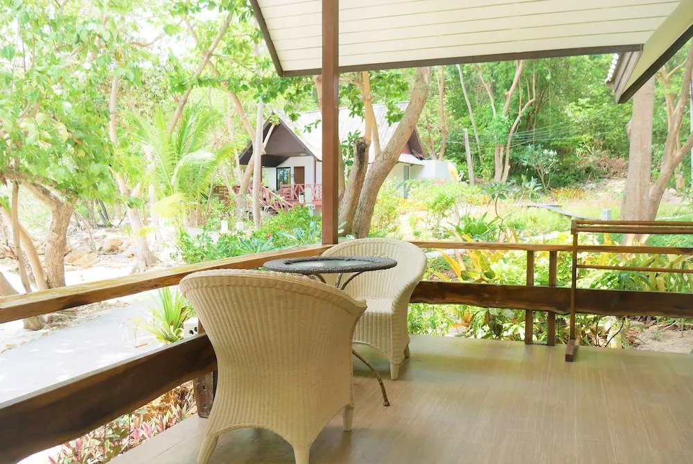 Люкс Business рядом с пляжем в Samet Ville Resort