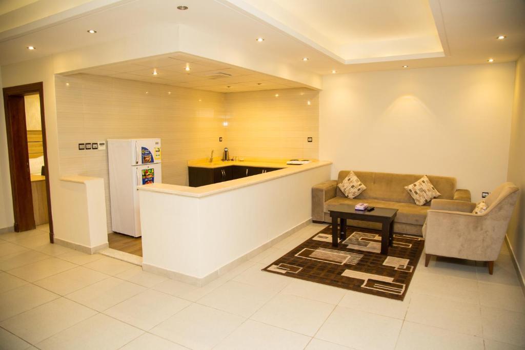 gallery_image_hidden_13