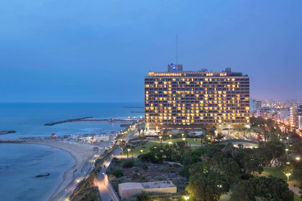 Beach & Waterfront