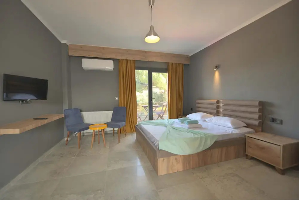 1 Bedroom Standard Triple Family room