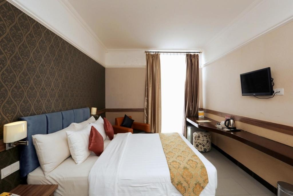 Standard Double room with city view (full double bed) — room photo 2