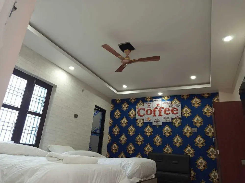 Standard Double room with city view (twin beds)