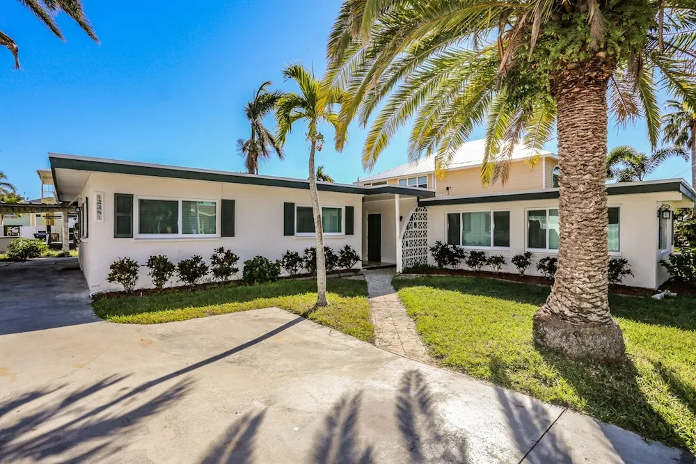 238 Flamingo