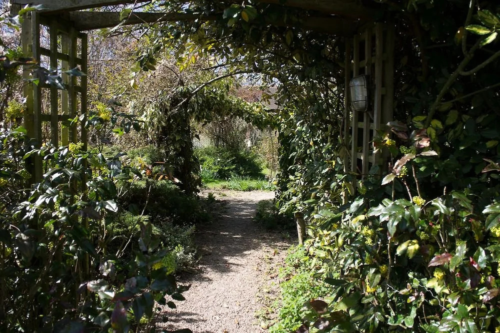 Whispering Cottages Bed and Breakfast