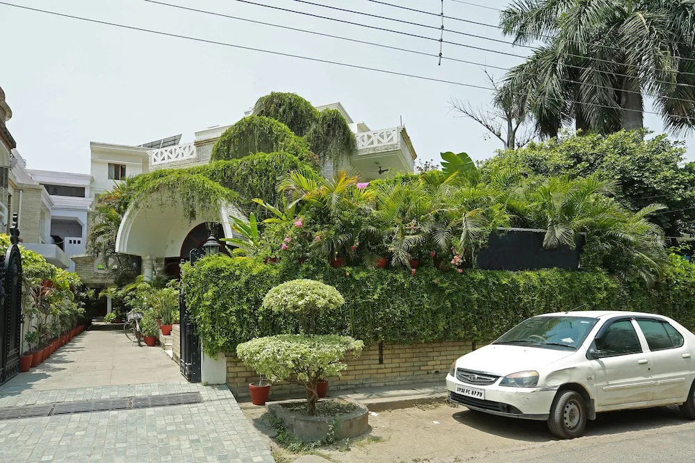 OYO 8844 Meadows Inn