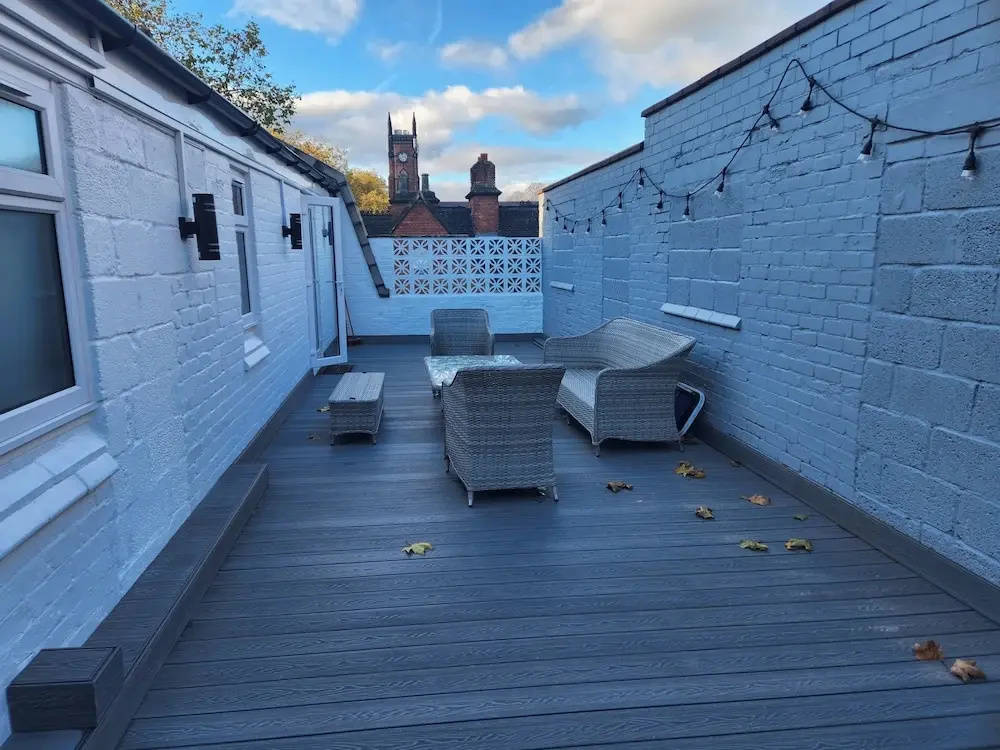 Derby City Centre Apartment With Roof Top Hot Tub