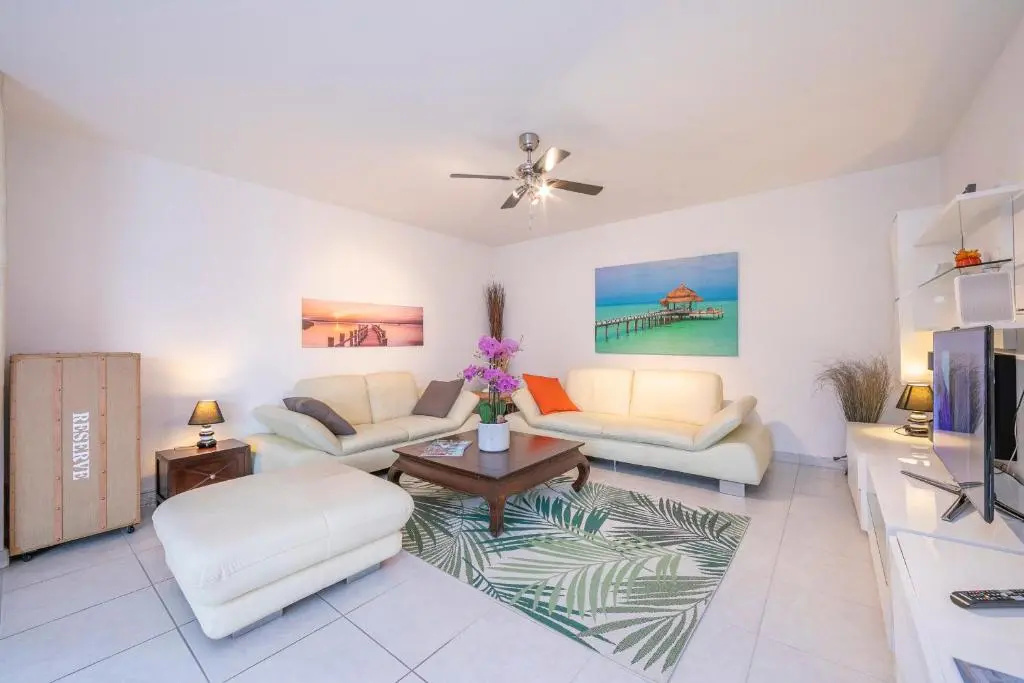 2 Bedrooms Apartment
