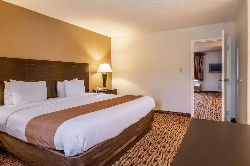 Coratel Plus Suites Wichita West Airport Hotel - Chambres