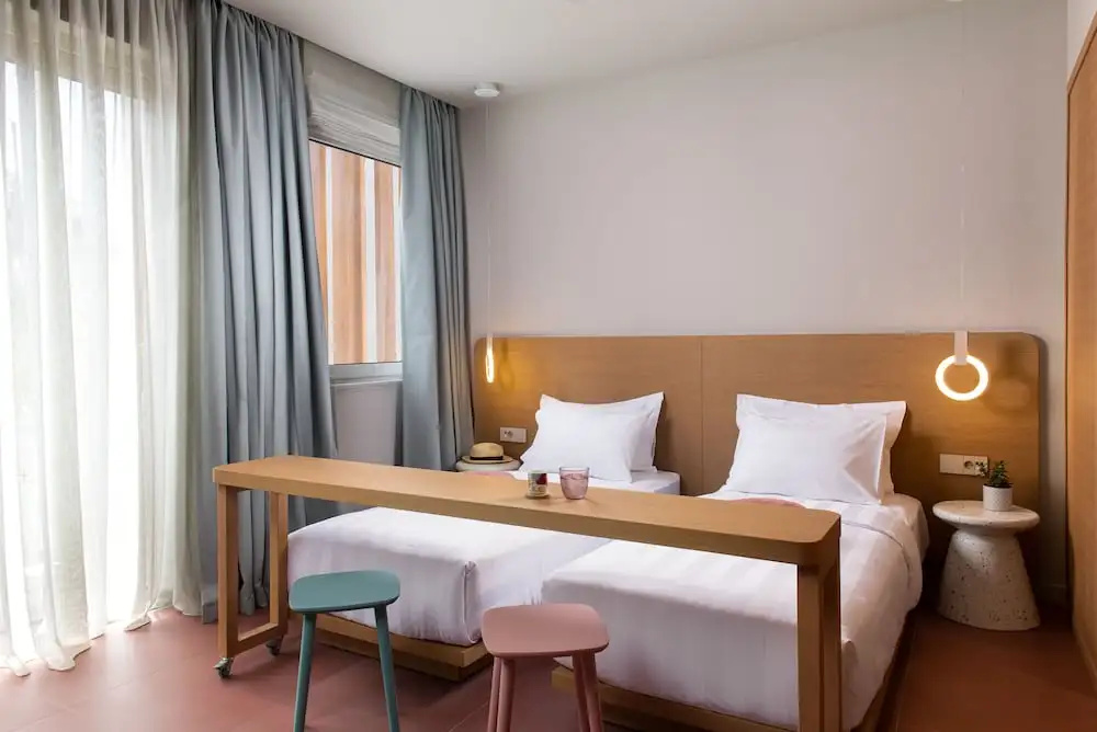Deluxe Double room with balcony (full double bed)