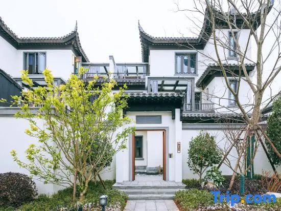 Lancheng Taohuayuan Wenquan Courtyard House (Honghu)