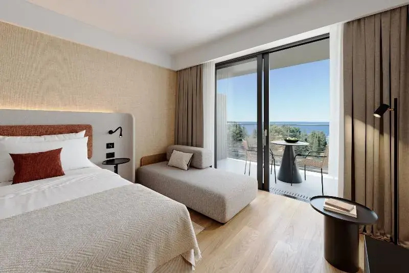 Standard Triple room with balcony