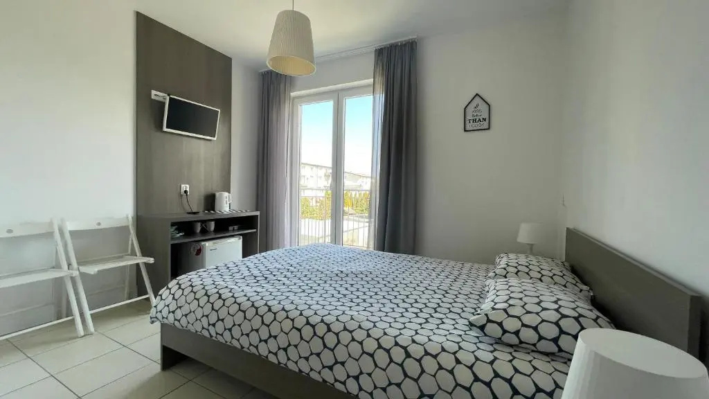 Standard Double room with balcony (full double bed)