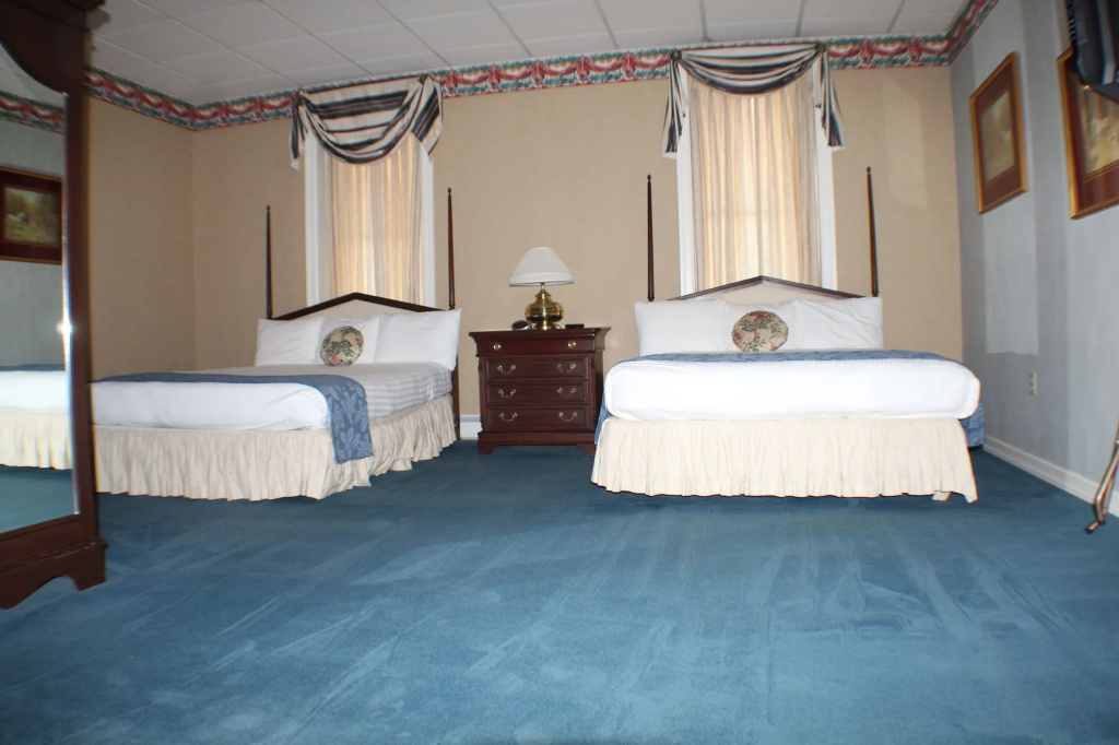 Waynebrook Inn, Est 1865 — 4