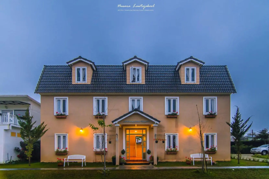 Standard Triple room