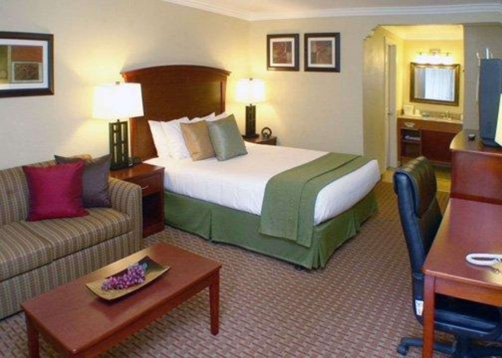 Quality Inn & Suites, Santa Cruz Mountains image 4