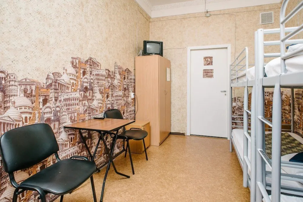 Кровать в общем номере в Звезда