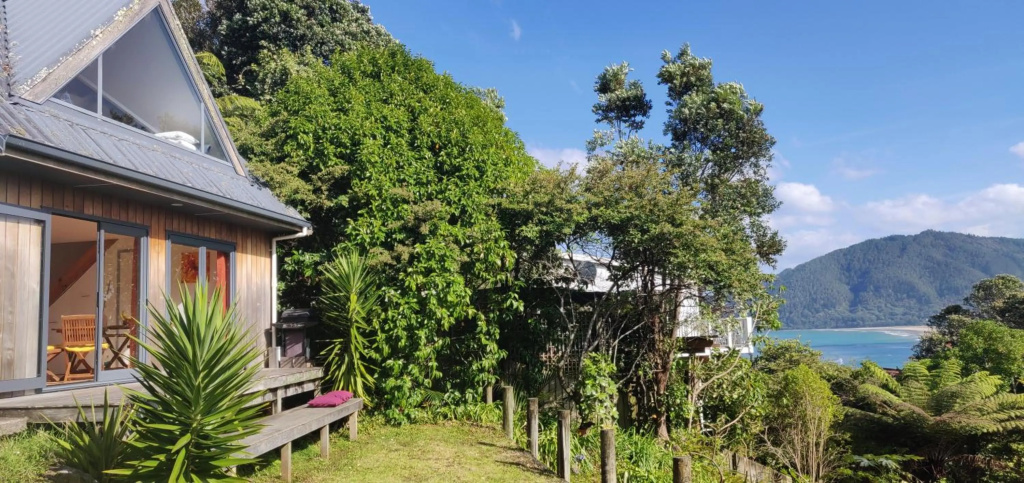 Paku Escape - Tairua Bach