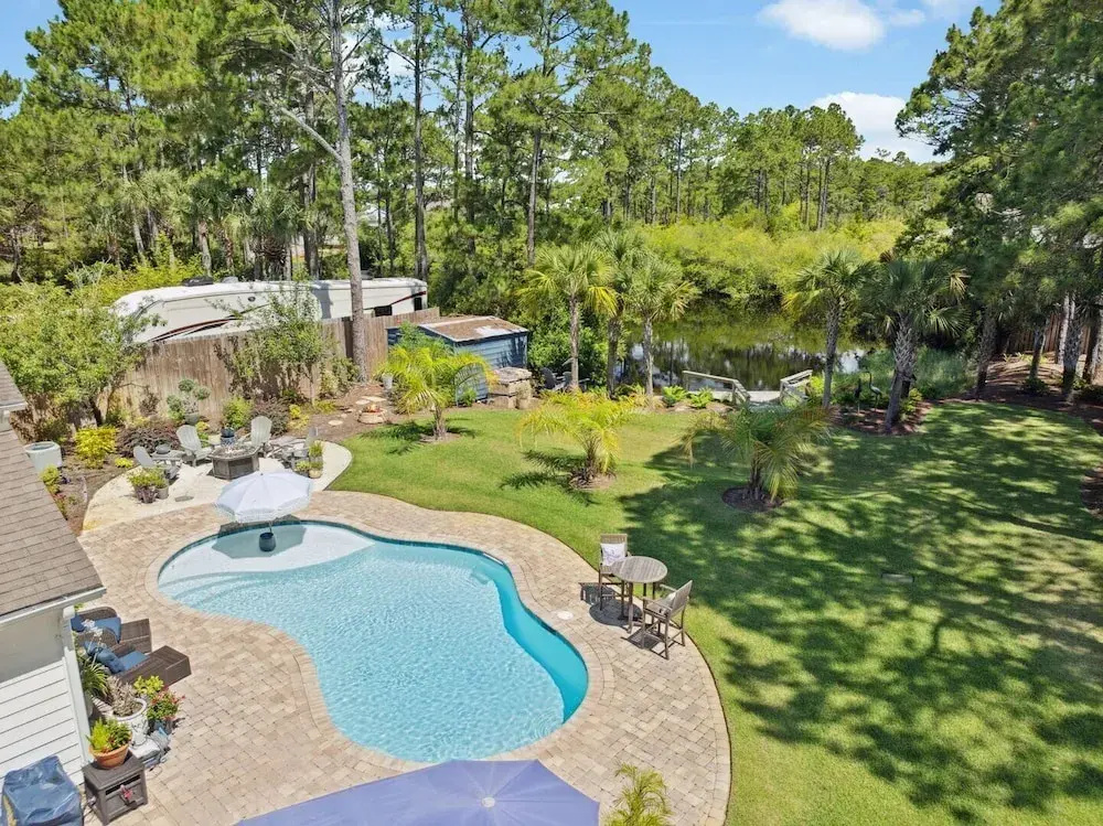 Private Backyard Oasis With Heated Pool, 4 BR, Bikes & Pond