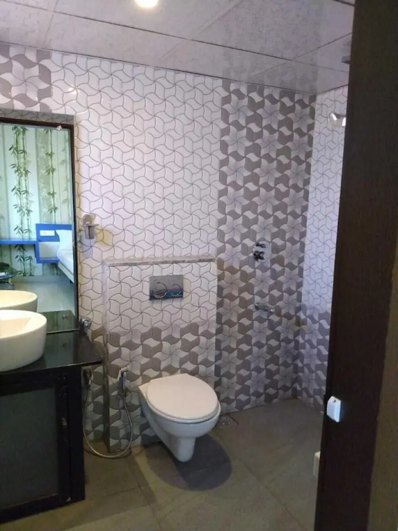 Deluxe Double room (full double bed)