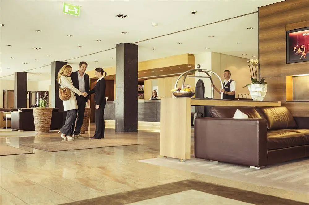 Lobby & Reception