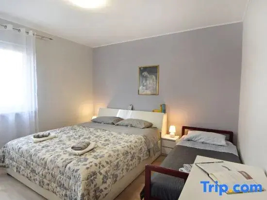Umag flat with terrace and garden
