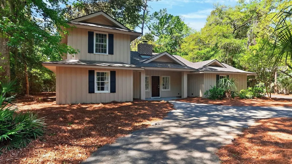 Wisteria by Avantstay Renovated Hilton Head Retreat Pool + Outdoor Kitchen + Near Beach