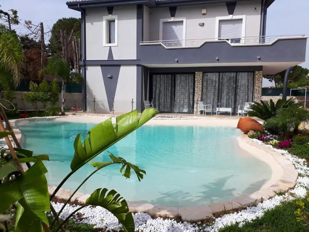 3 bedrooms villa at Fontane Bianche 200 m away from the beach with sea view private pool and enclosed garden