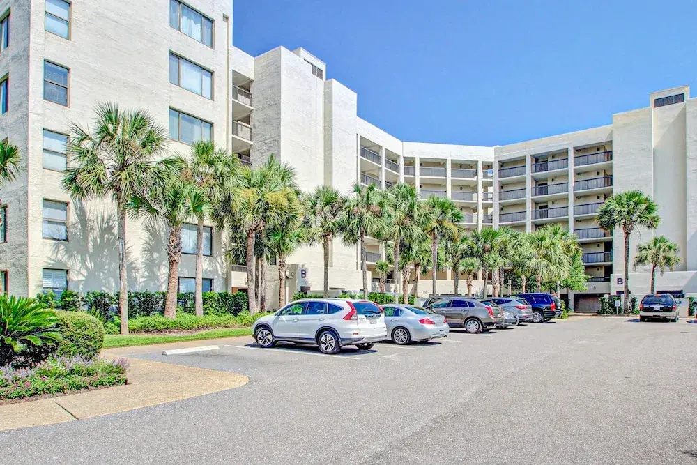 Oceanfront Condo With Pool & Tennis - Balcony, AC, Wifi & Washer/dryer
