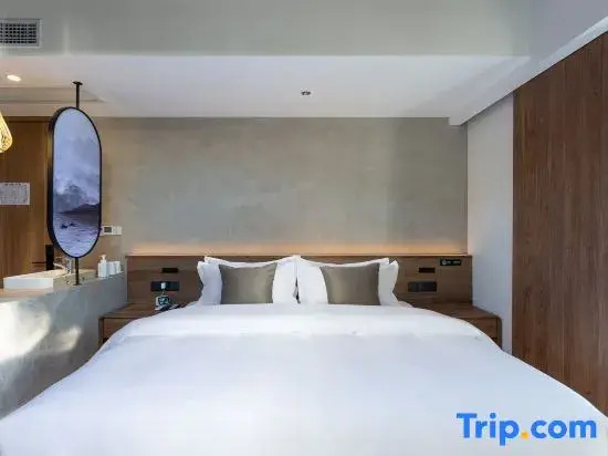 Standard Double room with courtyard view (full double bed)